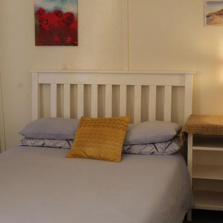 Lighthouse Farm Backpackers Lodge Cape Town Exterior photo