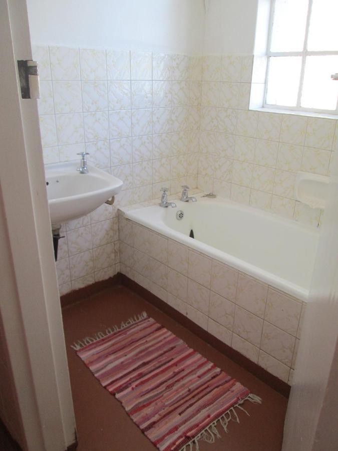 Lighthouse Farm Backpackers Lodge Cape Town Room photo