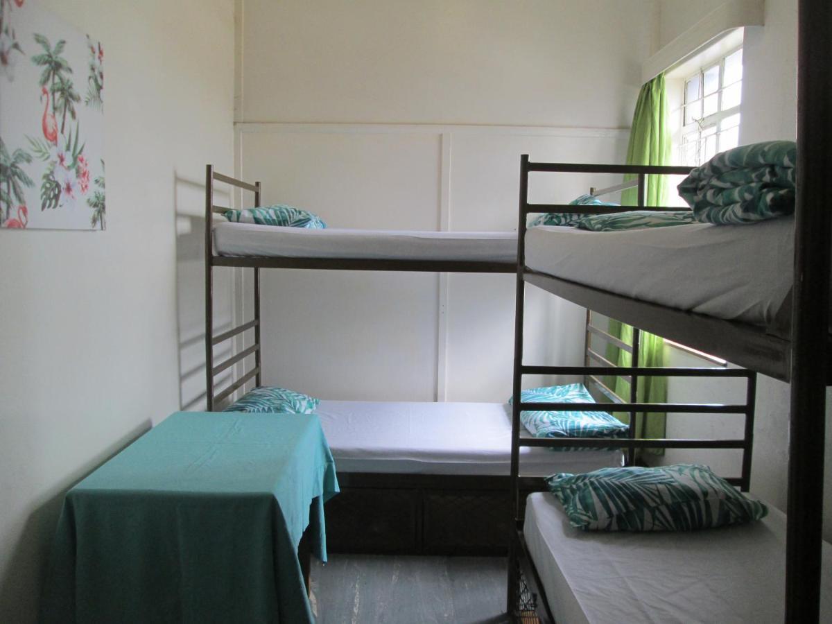 Lighthouse Farm Backpackers Lodge Cape Town Room photo