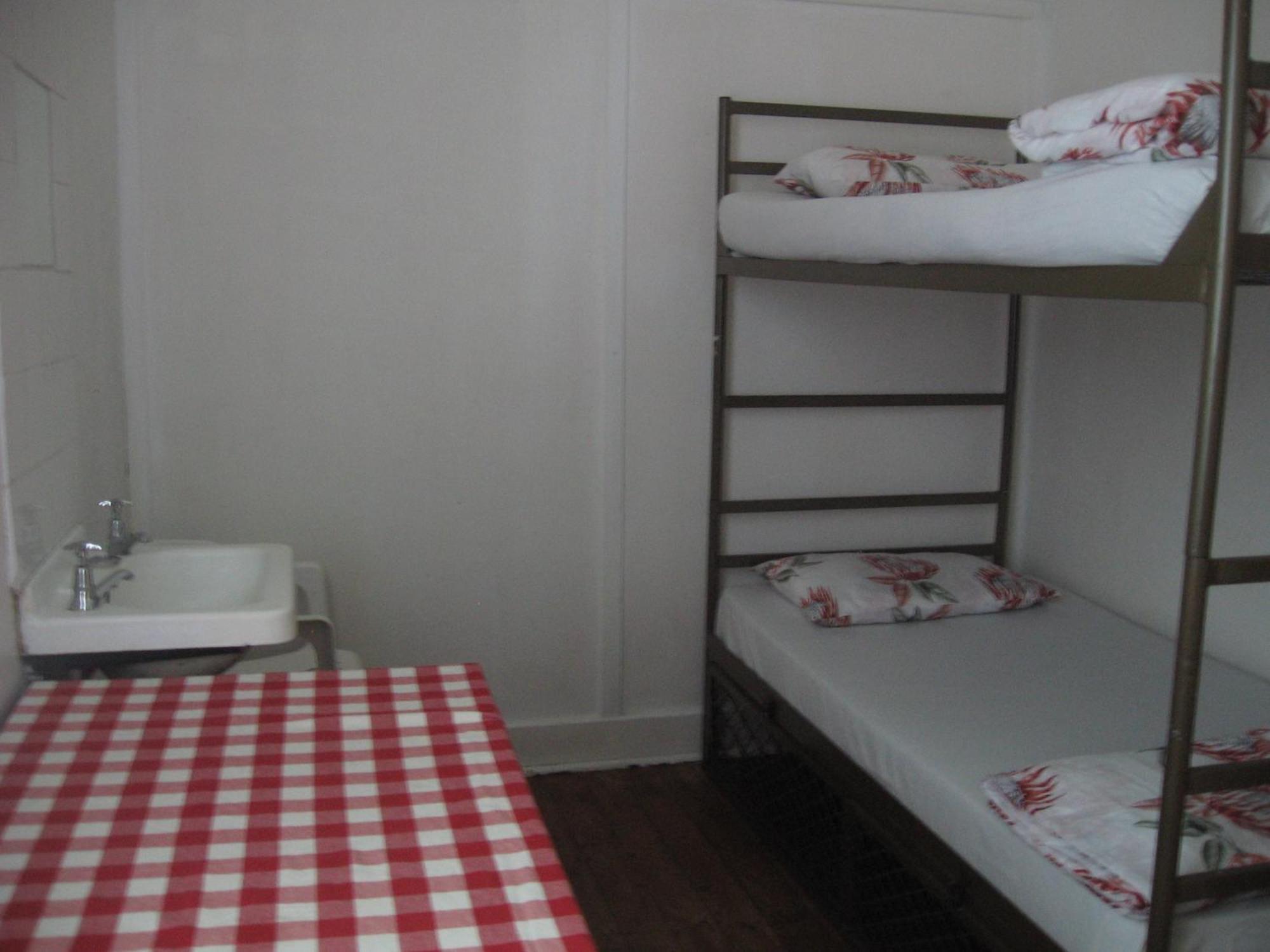 Lighthouse Farm Backpackers Lodge Cape Town Exterior photo