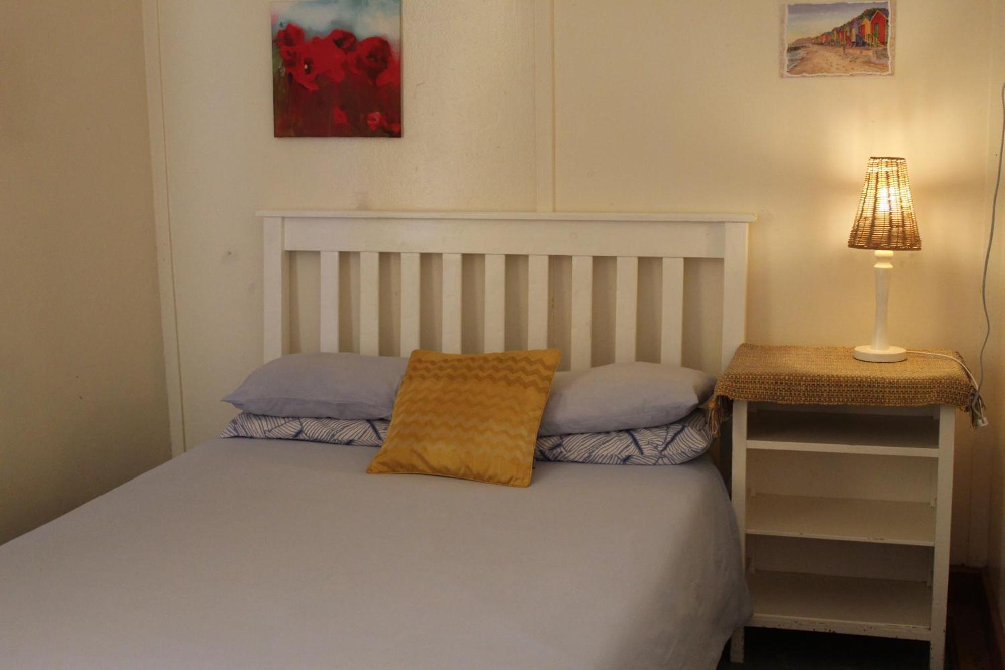 Lighthouse Farm Backpackers Lodge Cape Town Exterior photo